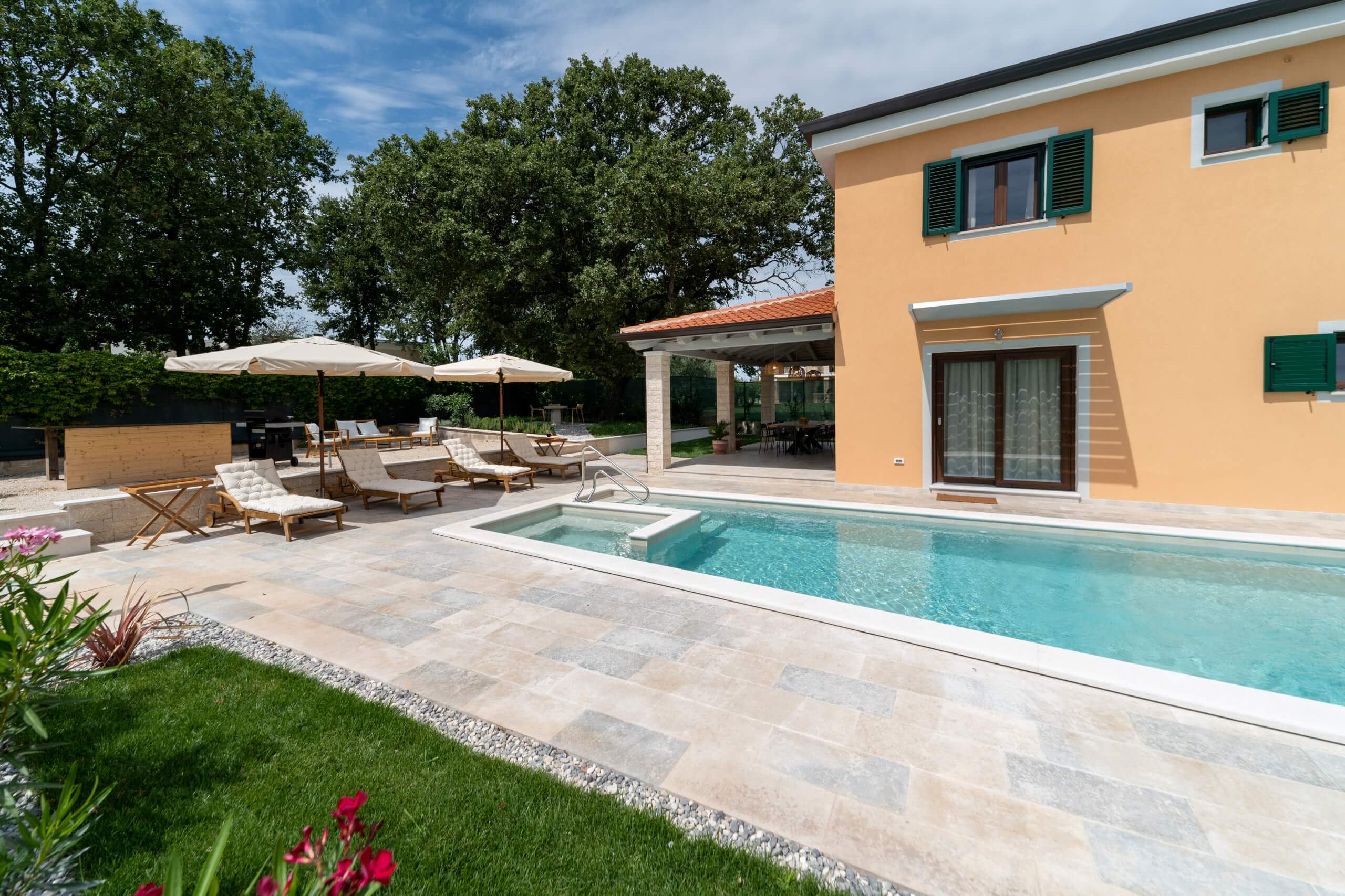 Outdoor area Photo